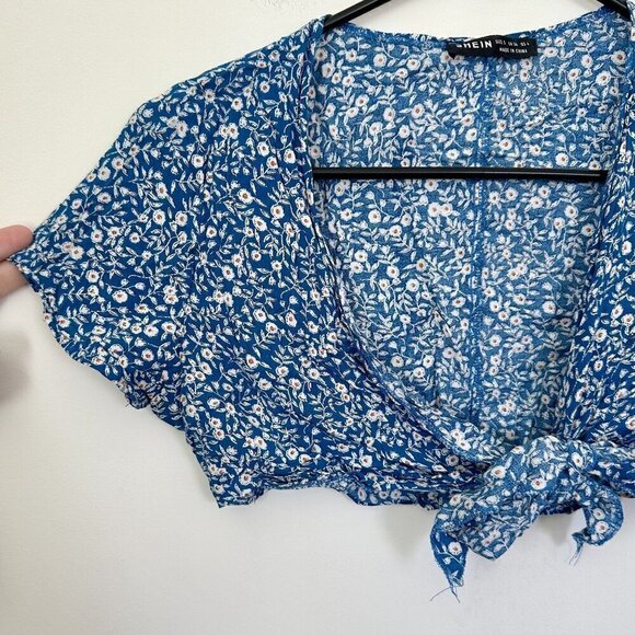 Tie Front Ditsy Floral Top - Size: Small - Picture 2 of 5